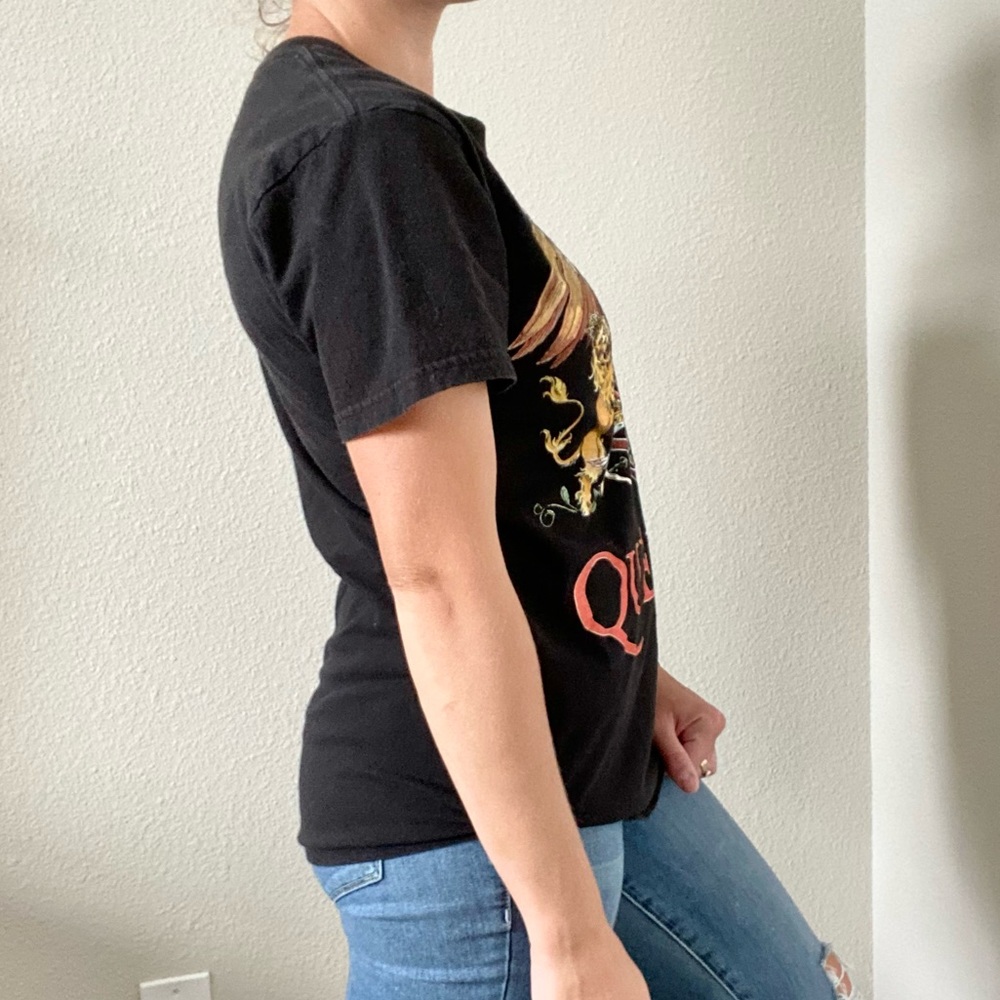 ⭐️ SOLD ⭐️ QUEEN Graphic Band T Shirt Black Short Sleeve Size Small - Picture 3 of 7